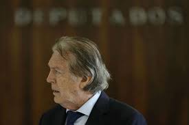 Projeto determina que aplicativos de redes sociais tenham sede no País